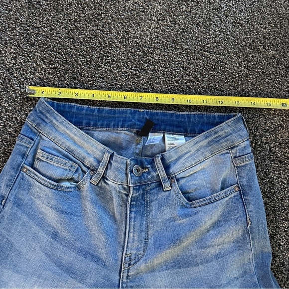 H&M Divided Distressed High-Rise Straight Leg Jeans Light Wash Size 6 - Picture 4 of 7